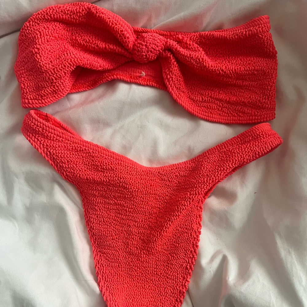 Bond-eye strapless bikini set